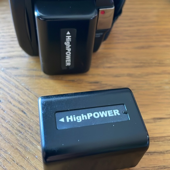 DVC Digital Vídeo Camera 1080P Microphone, Remote, 2 Batteries,Case, Memory Card - Picture 5 of 9